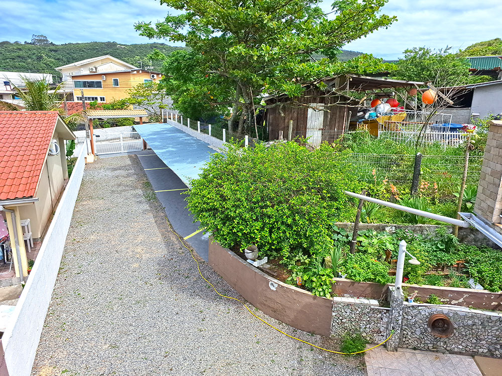 Pátio murado e fechaddo