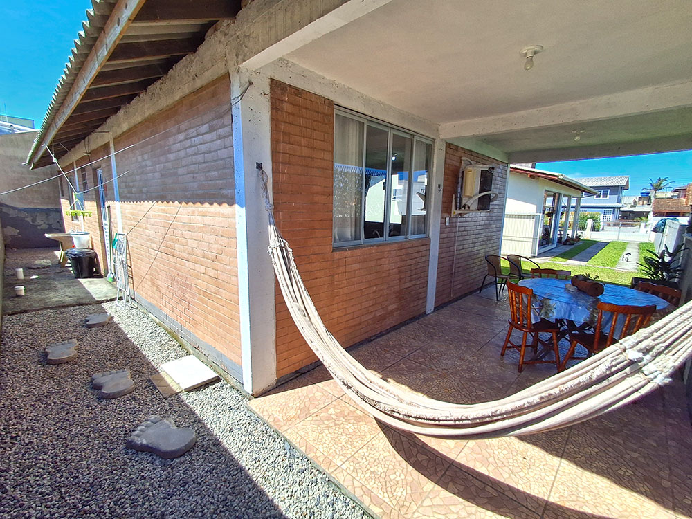 Fundos e área de serviço