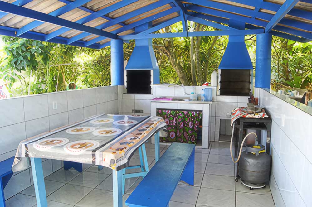 Área com churrasqueiras