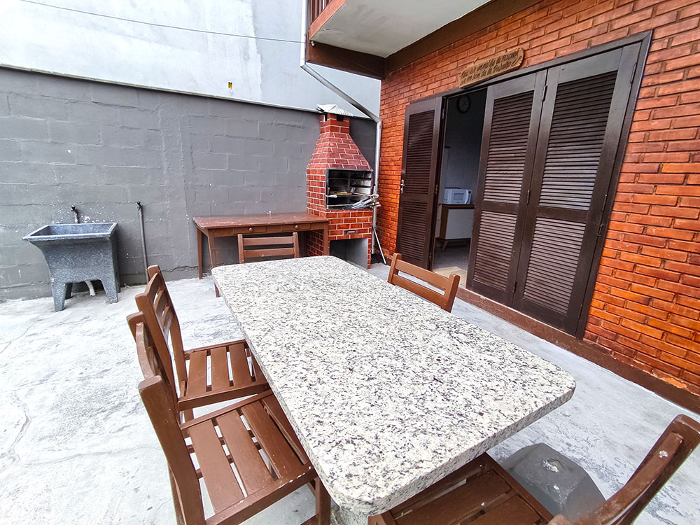 Área com churrasqueira